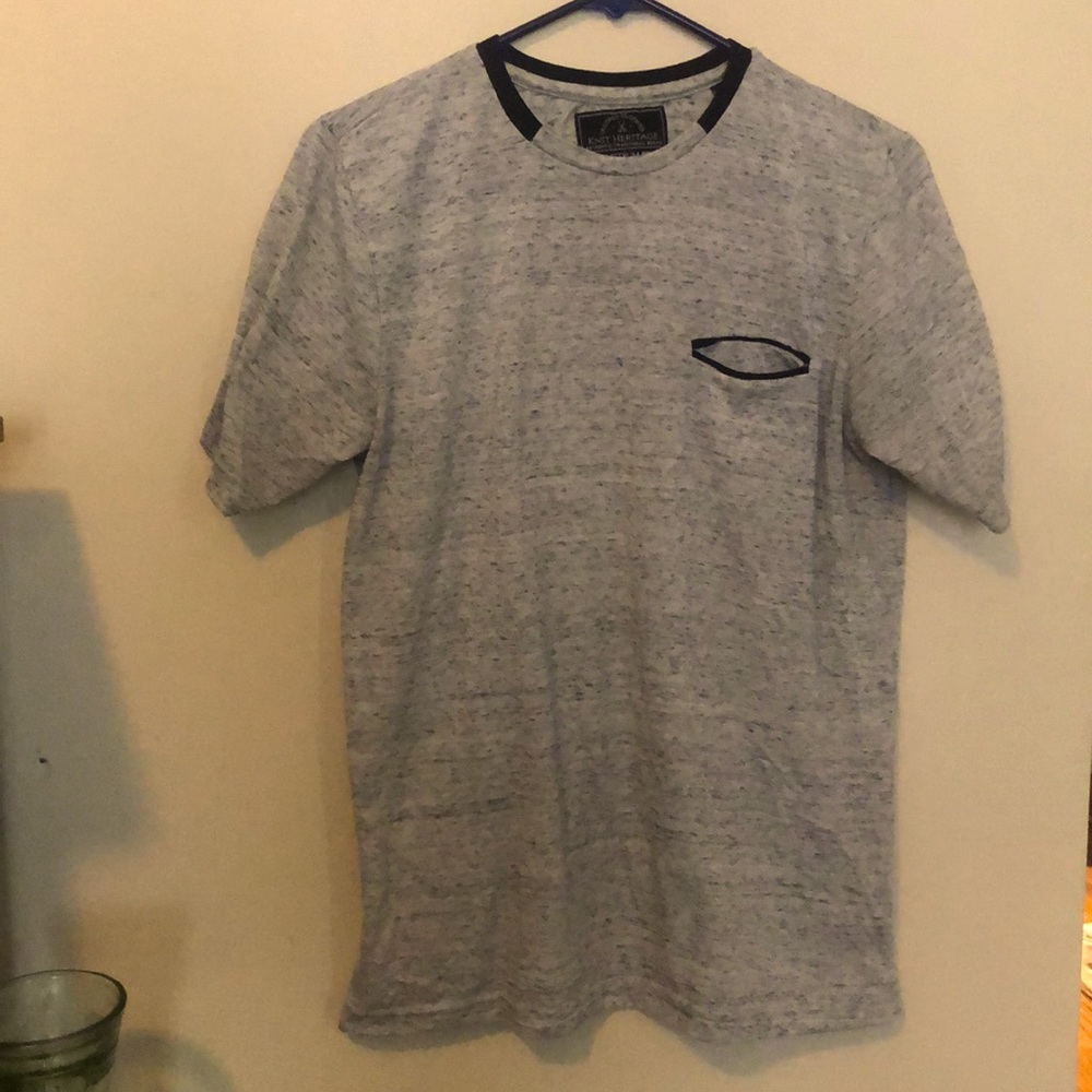 Grey tee